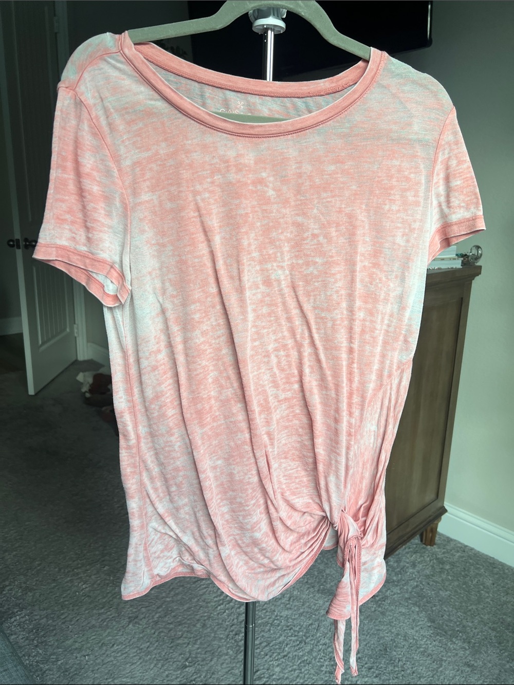 Caslon Short Sleeve Tie-Hem Tee in Coral Pink